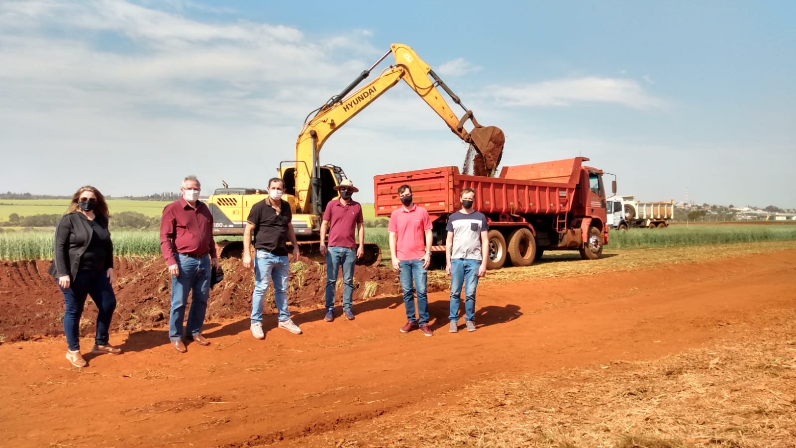 Máquinas trabalham em larga escala dando forma à nova área empresarial